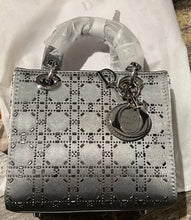 Load image into Gallery viewer, Fashion Metallic silver tone crinkled Handbag crossbody bag