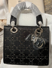 Load image into Gallery viewer, Fashion Metallic Black tone crinkled Handbag crossbody bag