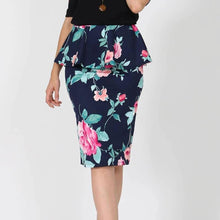 Load image into Gallery viewer, PLUS SIZE Print Scuba Pencil Skirt NavyFlamingo