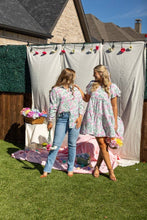 Load image into Gallery viewer, The Kathryn Button-Up, Floral: Multi / M