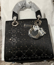 Load image into Gallery viewer, Fashion Metallic Black tone crinkled Handbag crossbody bag