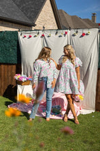 Load image into Gallery viewer, The Kathryn Button-Up, Floral: Multi / M