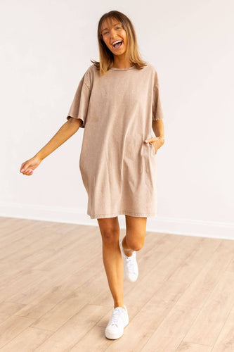 The Kiki Beige Wash Tee Shirt Dress With Pockets: Beige Wash / 2XL/3XL