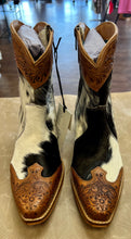 Load image into Gallery viewer, Myra Bag Silverado Hair-on Hide &amp; Hand-tooled Boots size 9