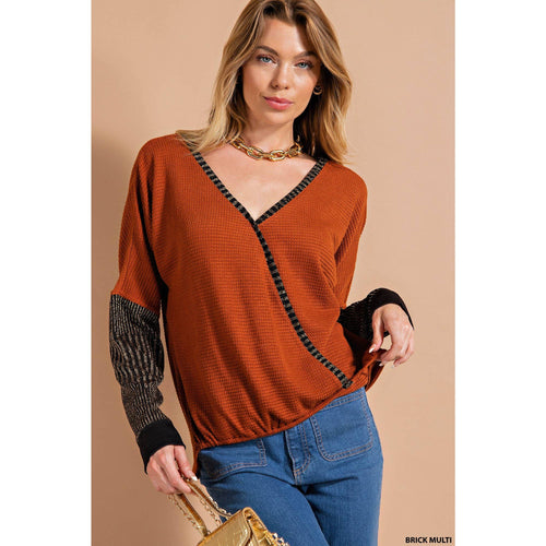 METALIC THERMAL RIB MIX MATCH SURPLICE TOP: BRICK MULTI / S