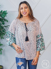 Load image into Gallery viewer, Sunday Kind of Love Floral &amp; Leopard Top: Mix Pattern / 3X-Large